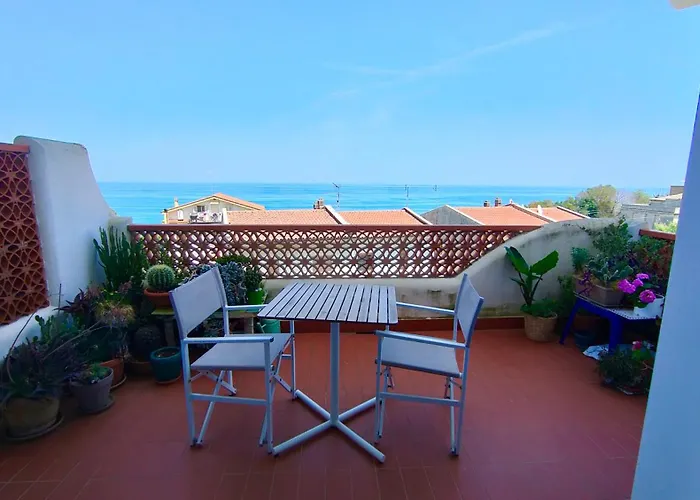 A Due Passi Dal Mare *